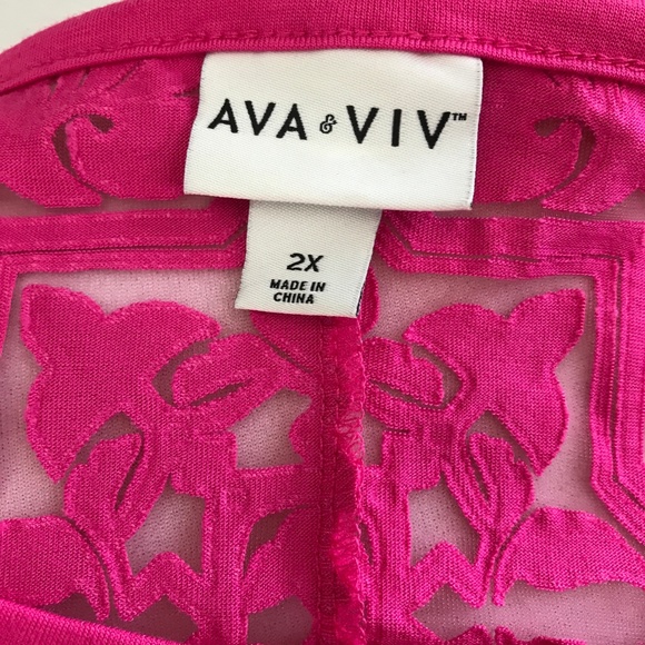 ⛔️Ava & Viv Burnout Front Yoke Short Sleeve Top - Picture 7 of 8